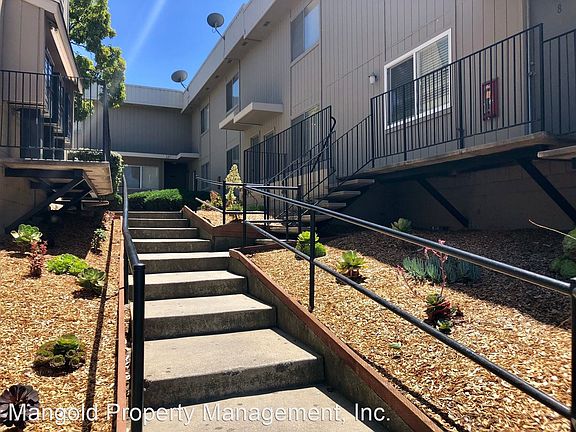 2nd image of 907 Acosta Plz APT 2
