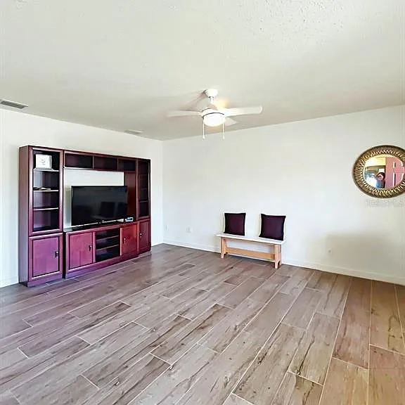 400 Oakridge Blvd #60 — Photo 7