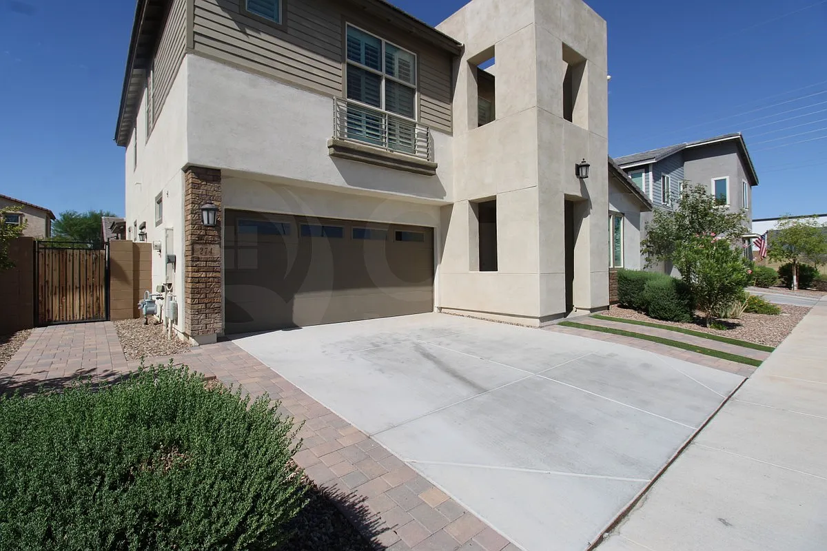 4 bed, 3.0 bath, 2904 sqft, $3,099 — Photo 2