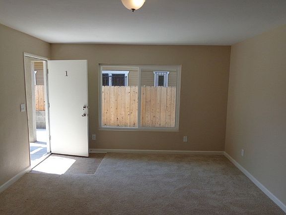 5th image of 4225 Menlo Ave APT 1