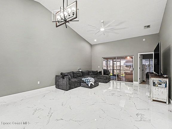 5th image of 3685 Oakhill Dr