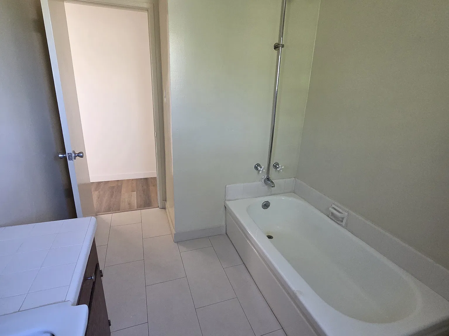 4919 Cahuenga Blvd — Photo 2