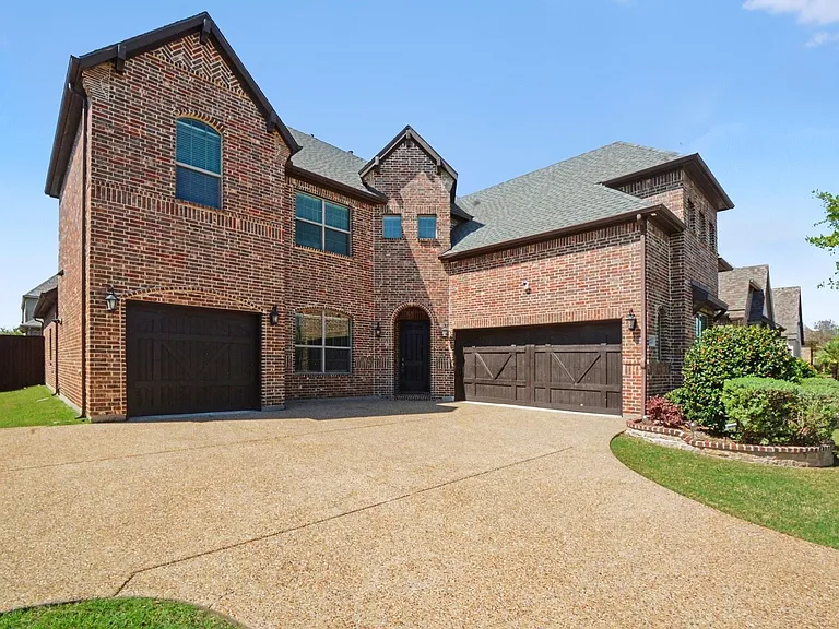 3323 Royal Ridge Dr — Photo 10