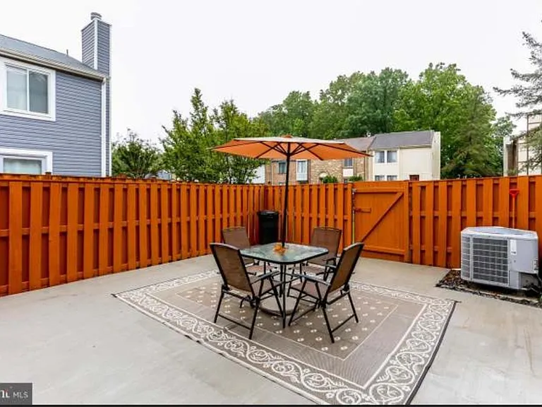 8723 Ridge Hollow Ct — Photo 27