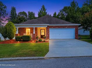 6 Clear Springs Ct, Hattiesburg, MS 39402