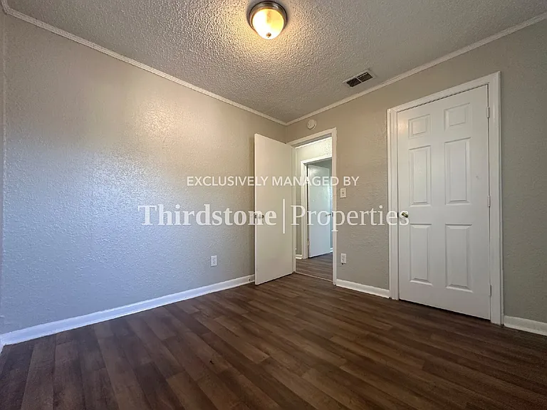 1853 W 6th St — Photo 5