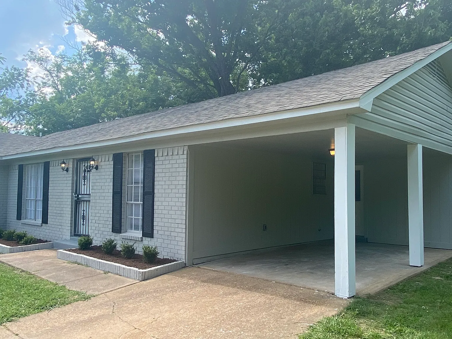 Lovely 3 Bedroom, 2 Bathroom Home — Photo 3