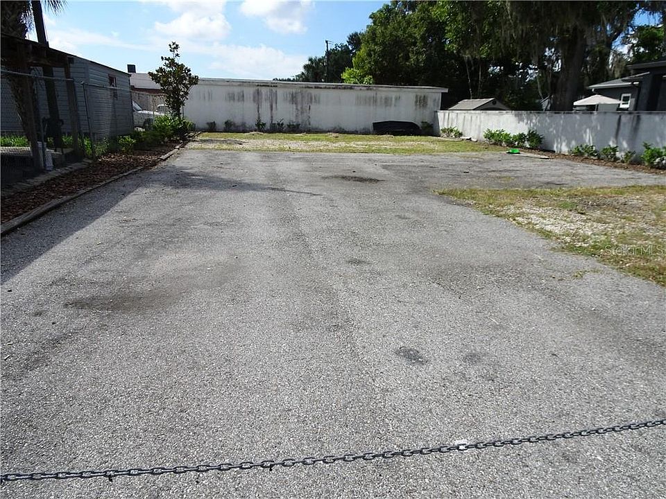 2nd image of 102 W Crest Ave