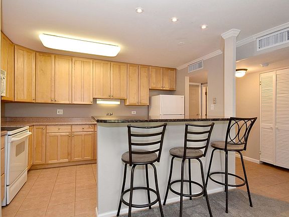 4th image of 930 Beau Dr Unit 308