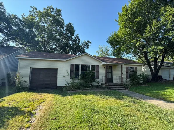 110 W Ash St, Elm Mott, TX 76640
