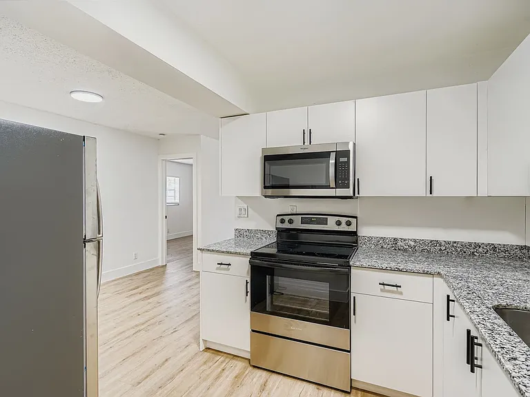 Brisa Apartment Homes — Photo 13