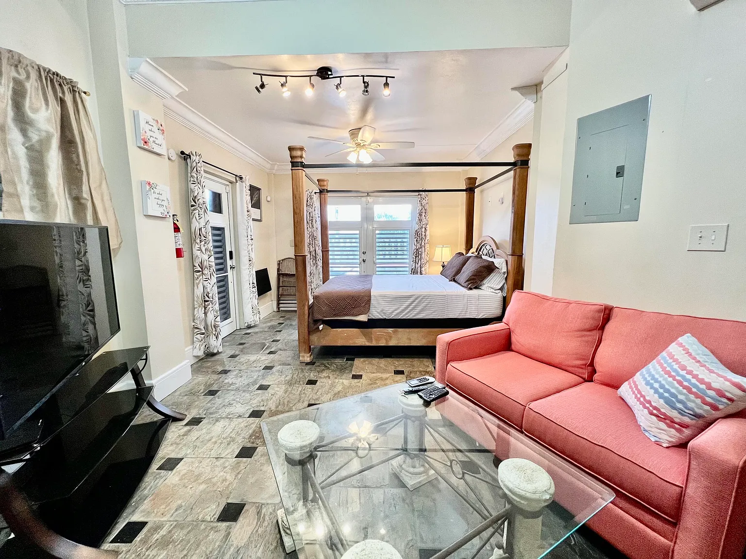 Studio, $1,800 — Photo 2
