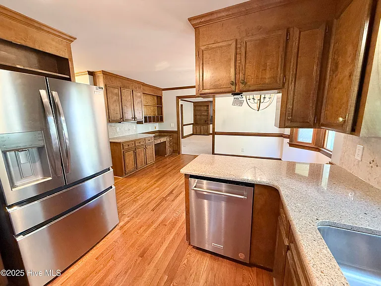703 Daventry Dr — Photo 33