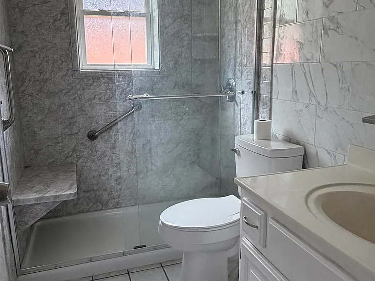 4706 Catalina Dr — Photo 7
