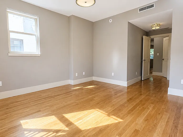 362 7th St #2 — Photo 3