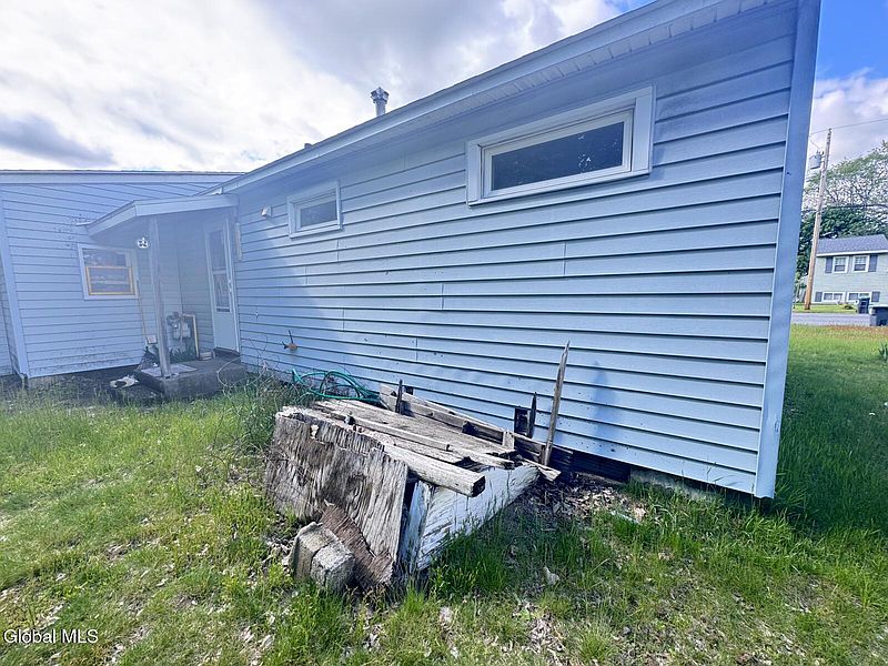 3rd image of 9 Mary Hadge Drive