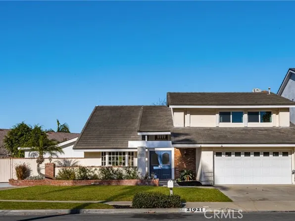 21921 Summerwind Ln, Huntington Beach, CA 92646