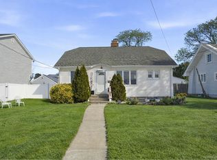 59 Homecrest Court, Oceanside, NY 11572