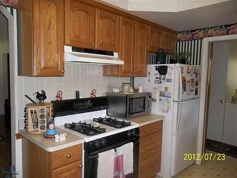 5th image of 4037 Huhn Cir