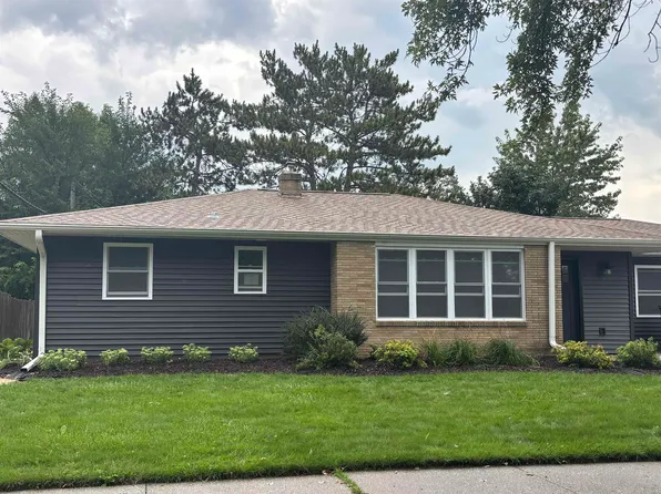 828 N Harmony Dr, Janesville, WI 53545