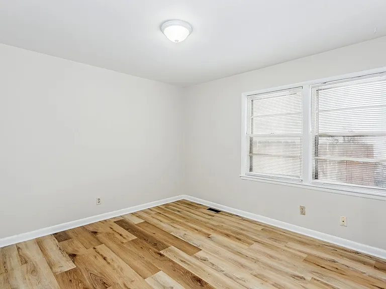 1733 N Holyoke Ave — Photo 6