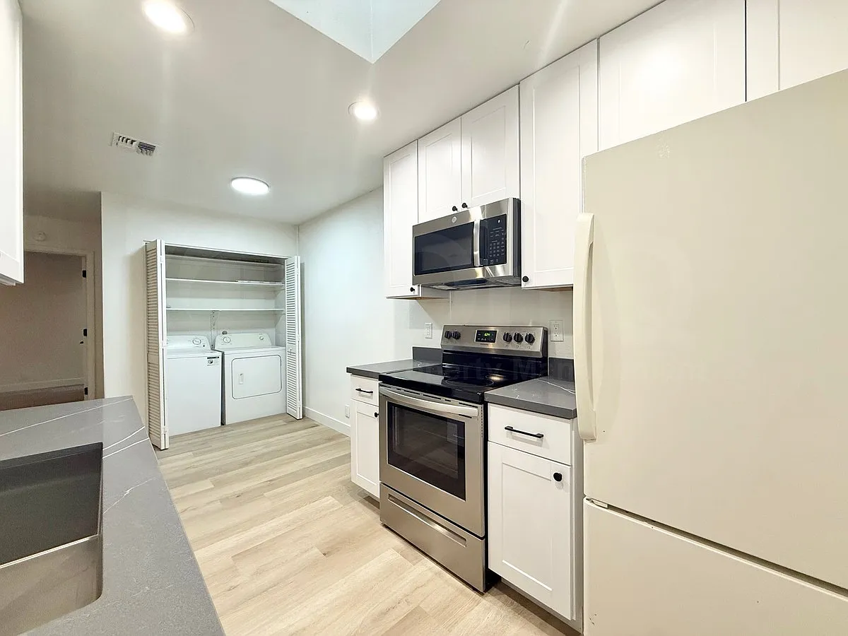 2 bed, 2.0 bath, 976 sqft, $1,399 — Photo 3