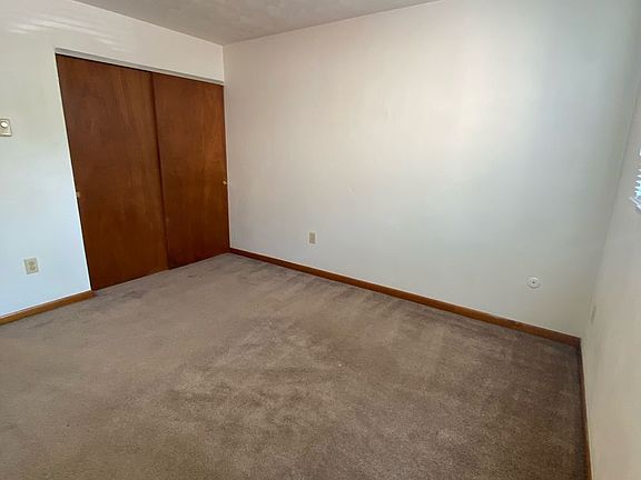 4th image of 60 Vinway Ct #1