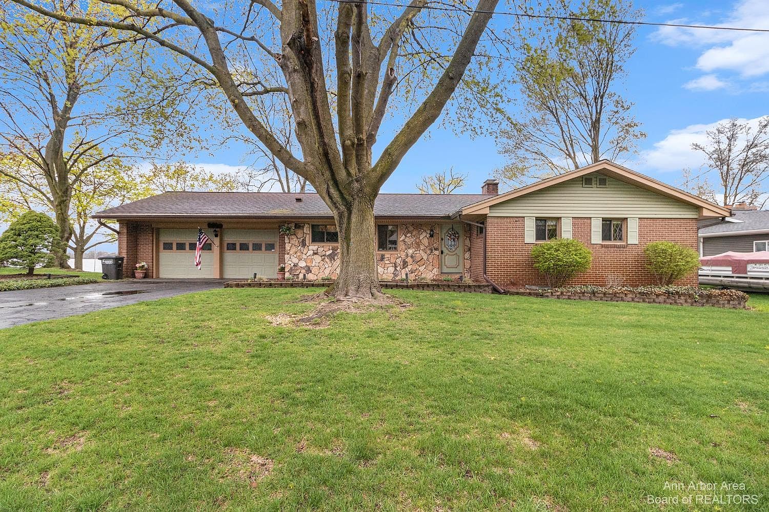 260 Lake Hts, Grass Lake, MI 49240 Zillow
