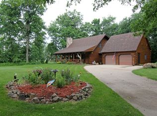 495 Beverly St, Robins, IA 52328