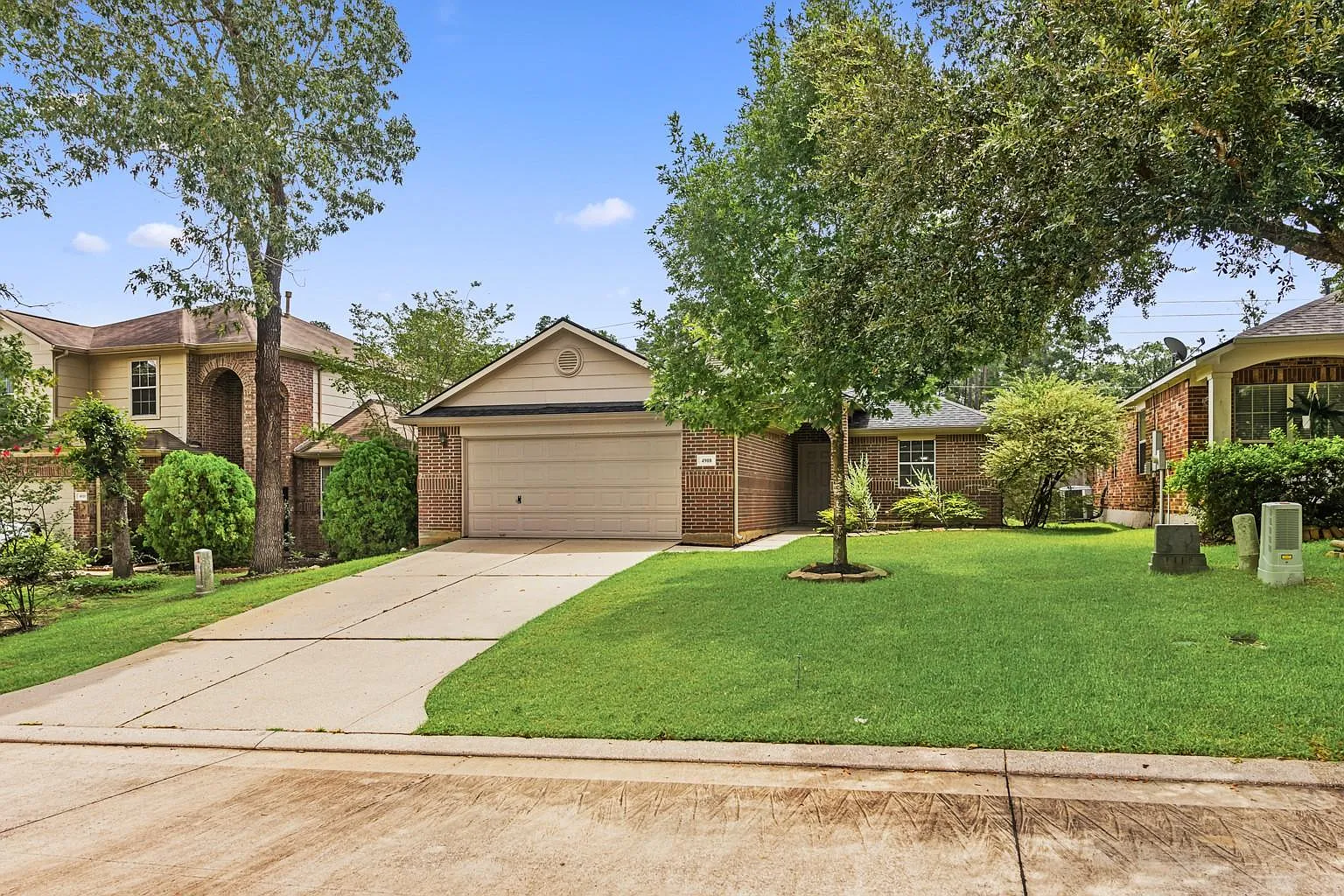 3 bed, 2.0 bath, 1609 sqft, $2,200 — Photo 1