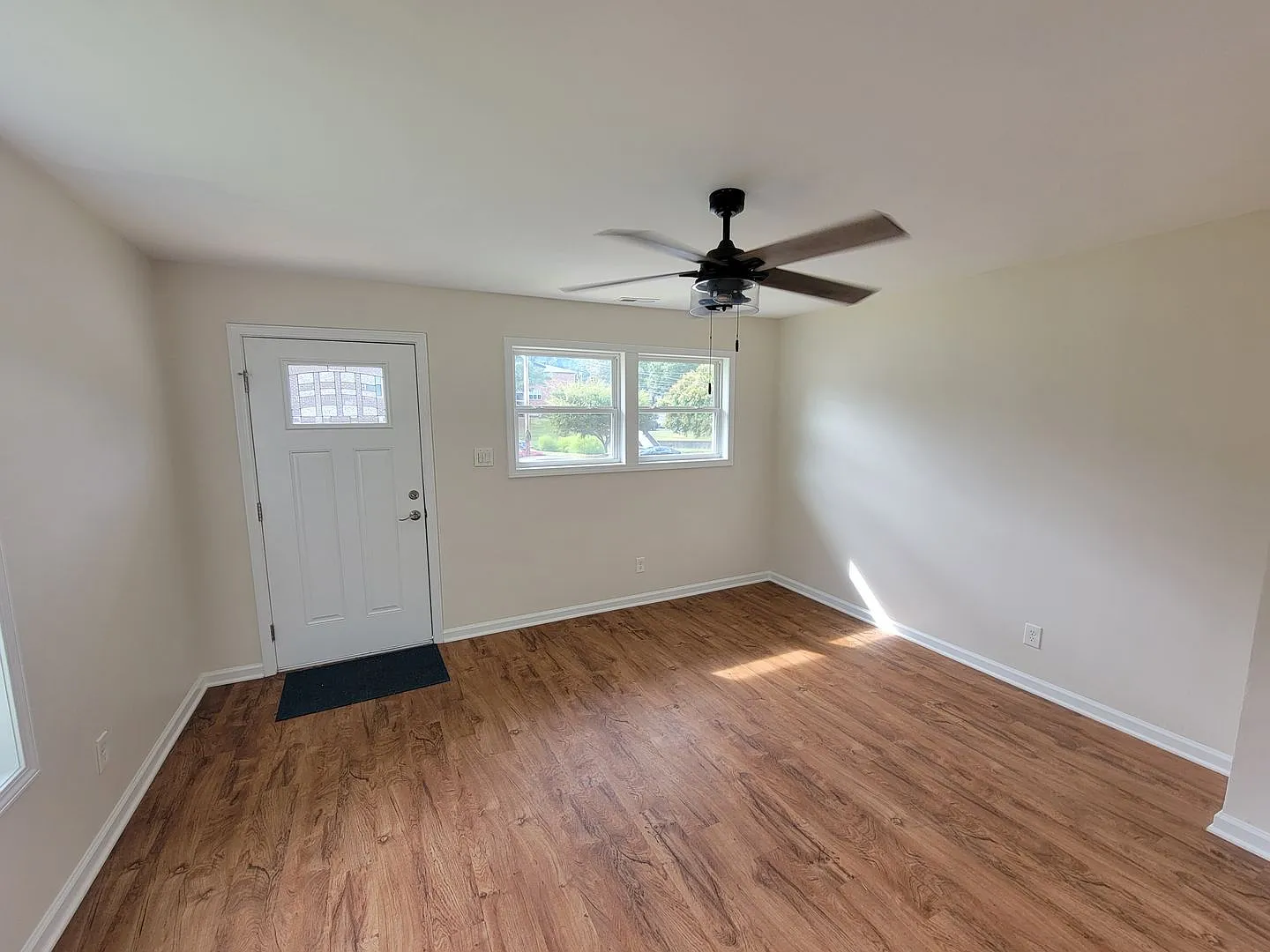 2 Bedroom House — Photo 2