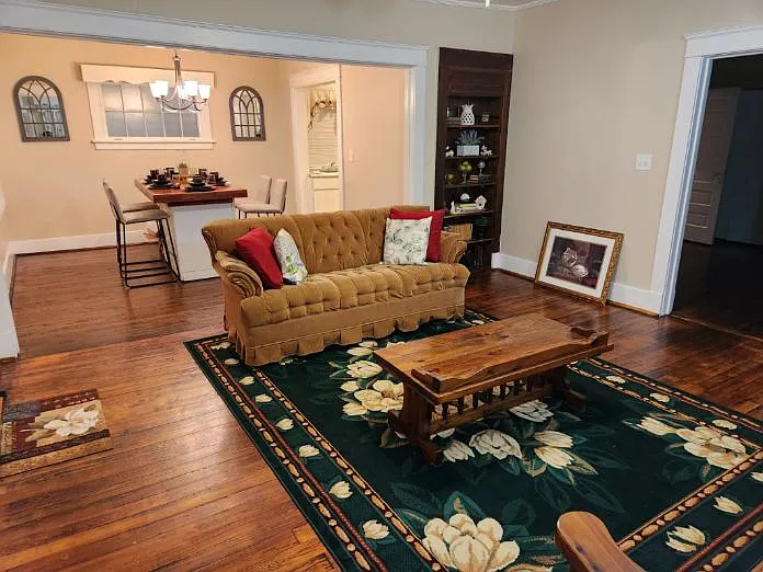 3 bed, 1603 sqft, $1,900 — Photo 2