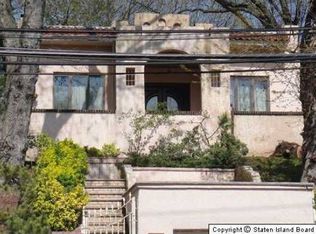 2197 Clove Rd, Staten Island, NY 10305