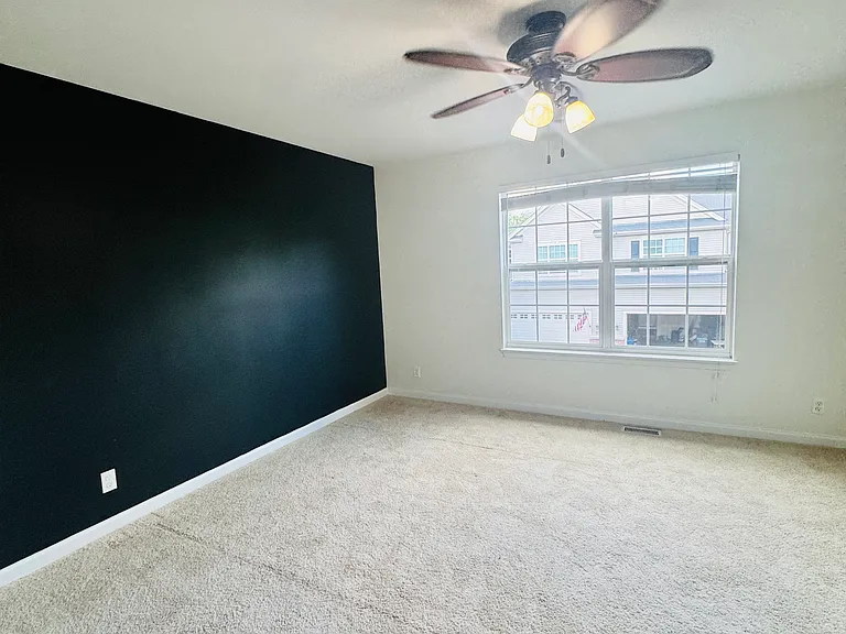 61 Melrose Ct — Photo 33