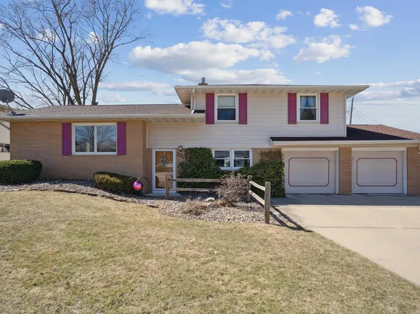 220 Spieker Rd, Waterloo, IA 50701