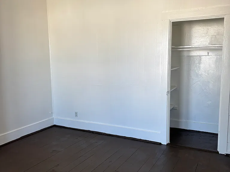213 N 6th St #1/2 — Photo 5