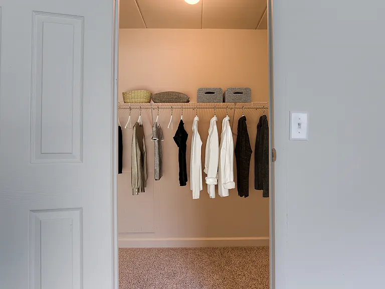 Windsor Woods Apartments — Photo 30