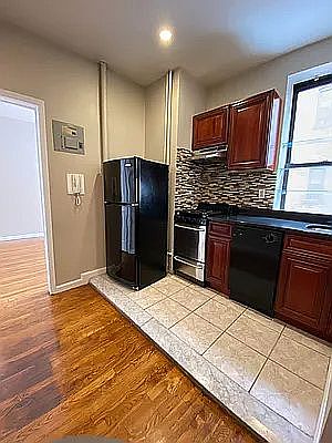 2nd image of 512 E 80th St Frnt 2