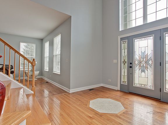 3rd image of 407 Middlebury Dr