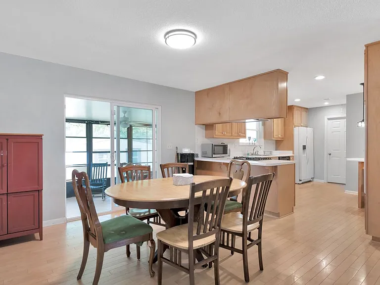1126 Coral Dr — Photo 14