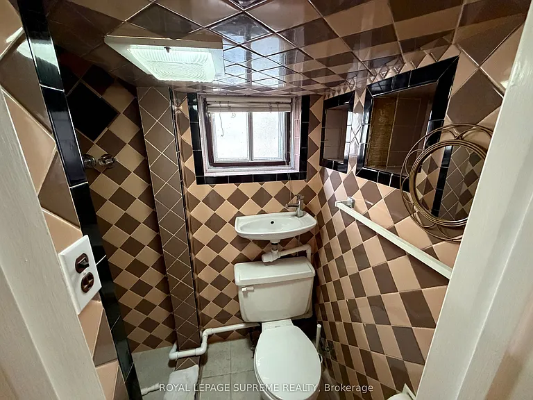 1074 Briar Hill Ave #BASEMENT — Photo 8