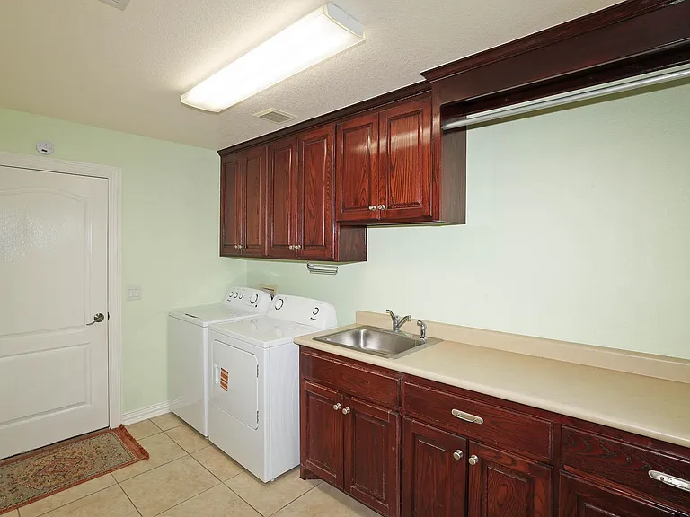 6802 Thunder Rd — Photo 33