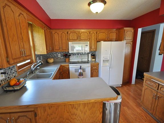 5th image of 23643 Dakotah St NW
