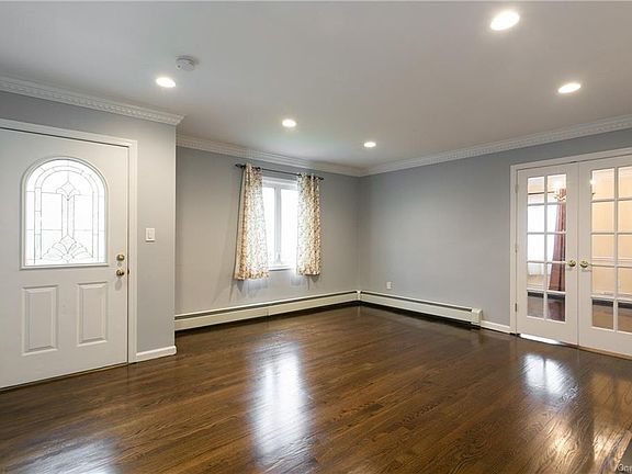 3rd image of 614 Manhattan Ave