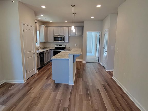 4th image of 135 Wexford St