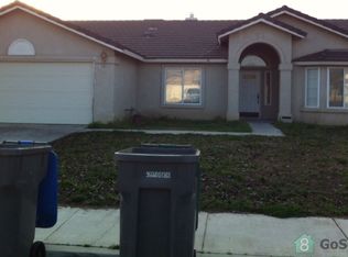 733 S 18th St, Kerman, CA 93630
