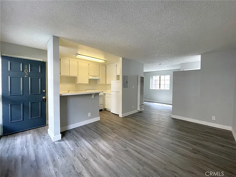 1130 Newport Ave #202 — Photo 2