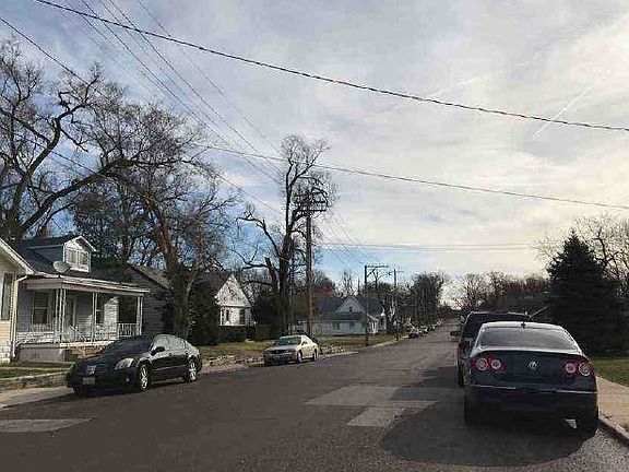 5th image of 211 E Corrington Ave