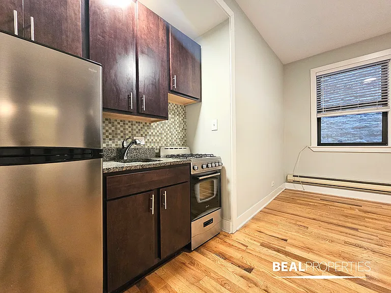 4546 North Damen — Photo 11