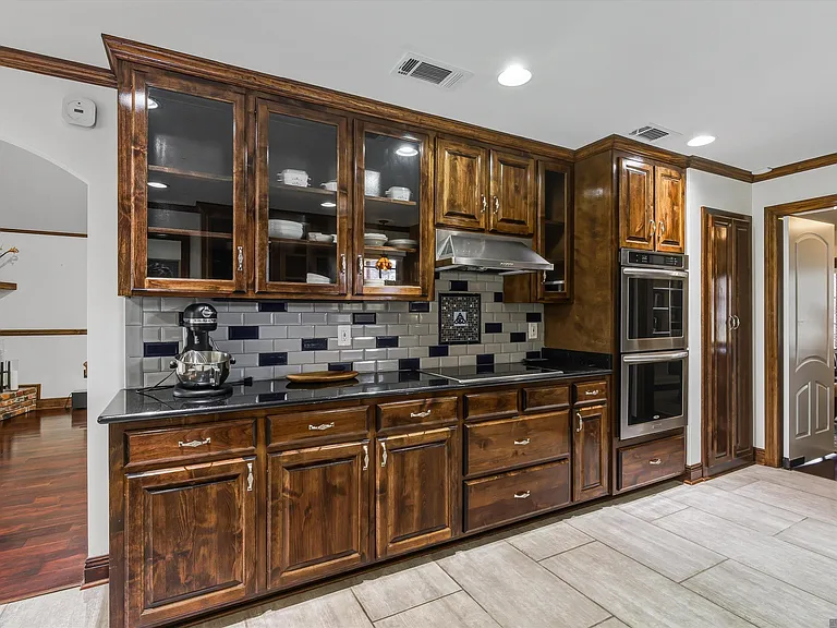 6414 Highland Rd — Photo 11